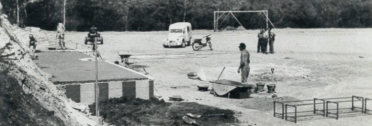 Obres de construcció del nou camp de futbol de Vista Alegre, inaugurat el 8 de desembre de 1975 després d'uns 25 anys sense equip oficial a Bonmatí
